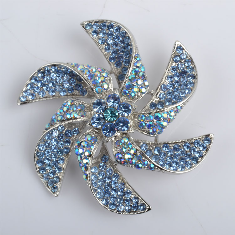 Brooch 