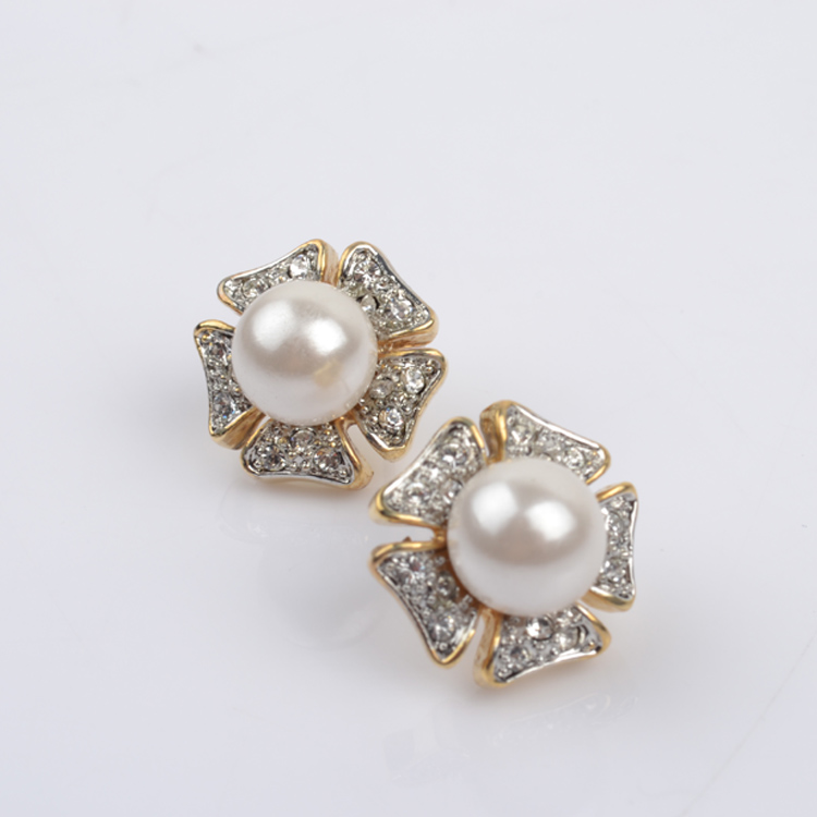 Pearl Earrings with rhinestone