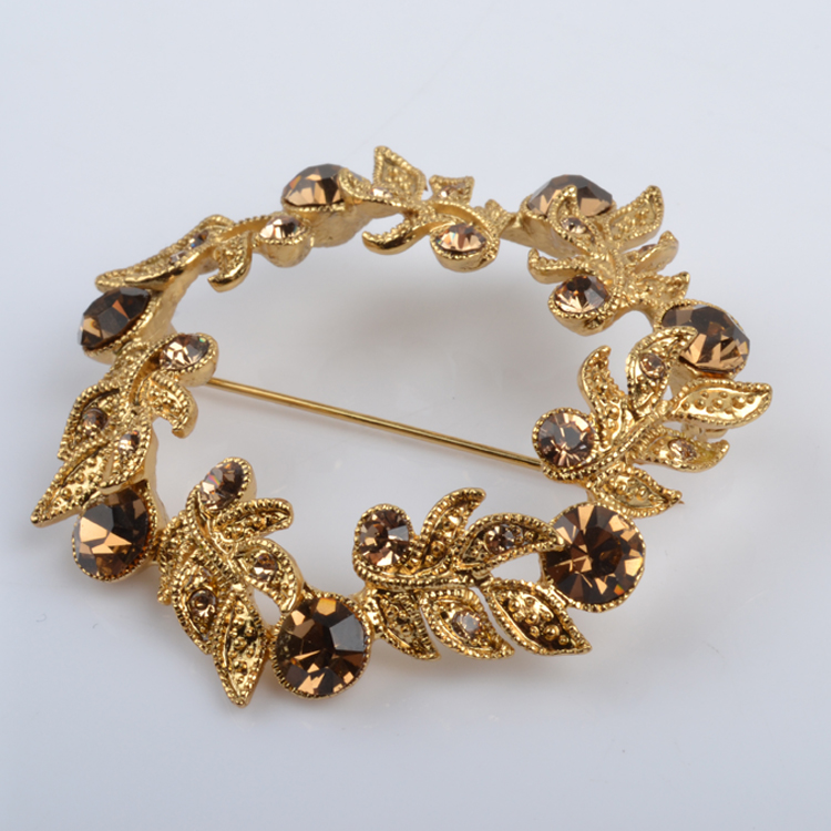 Brooch with rhinestone