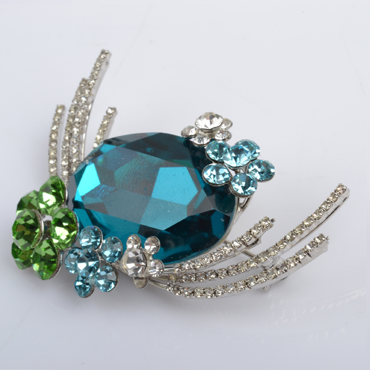 Brooch with rhinestone