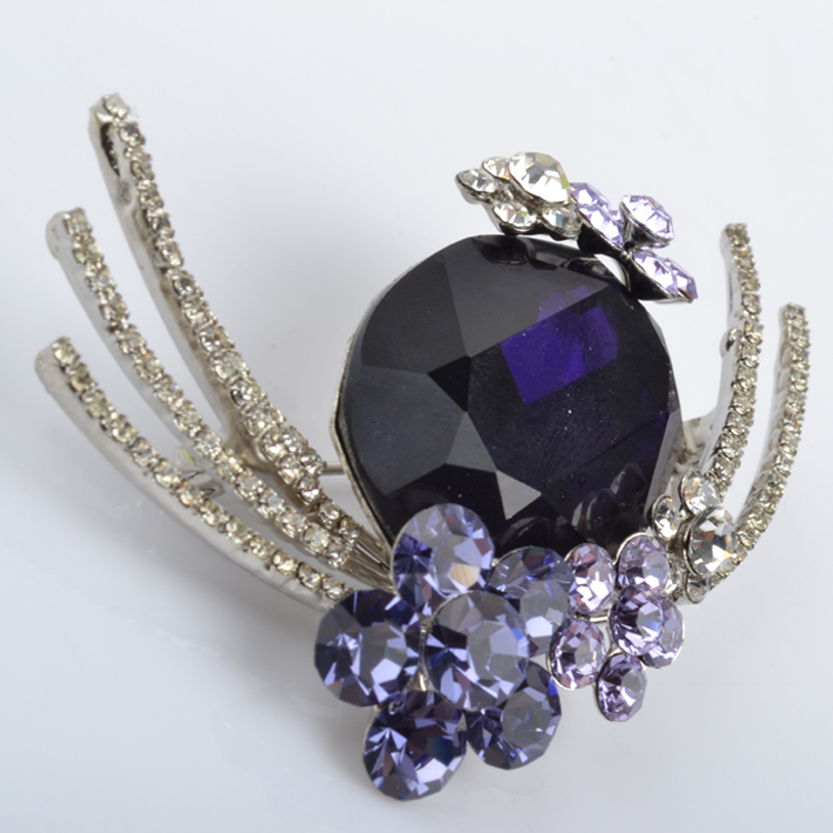 Brooch with rhinestone