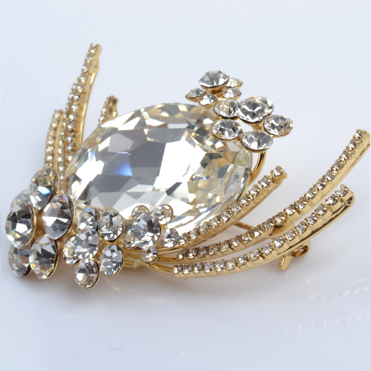 Brooch with rhinestone