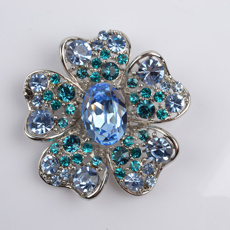 Brooch with rhinestone