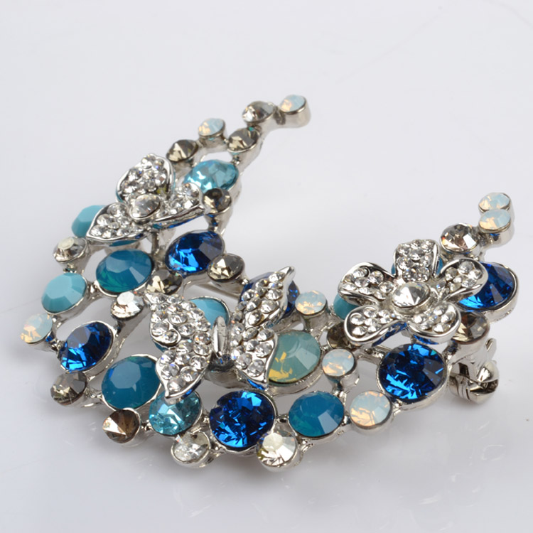 Brooch with rhinestone