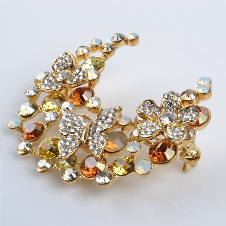 Brooch with rhinestone