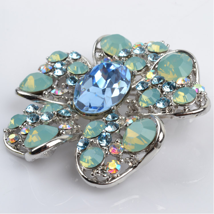 Brooch with rhinestone