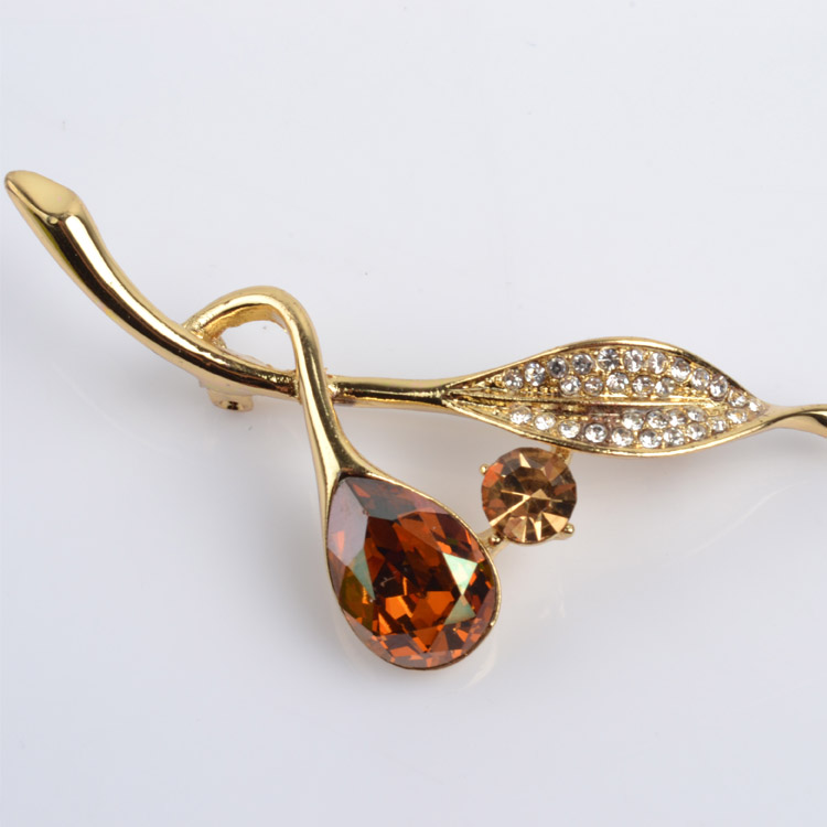 Brooch with rhinestone