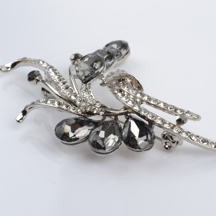 Brooch with rhinestone