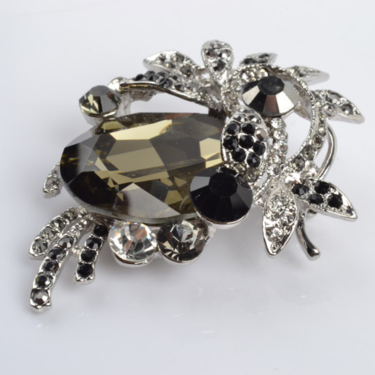 Brooch with rhinestone