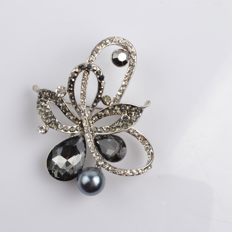 Brooch with rhinestone