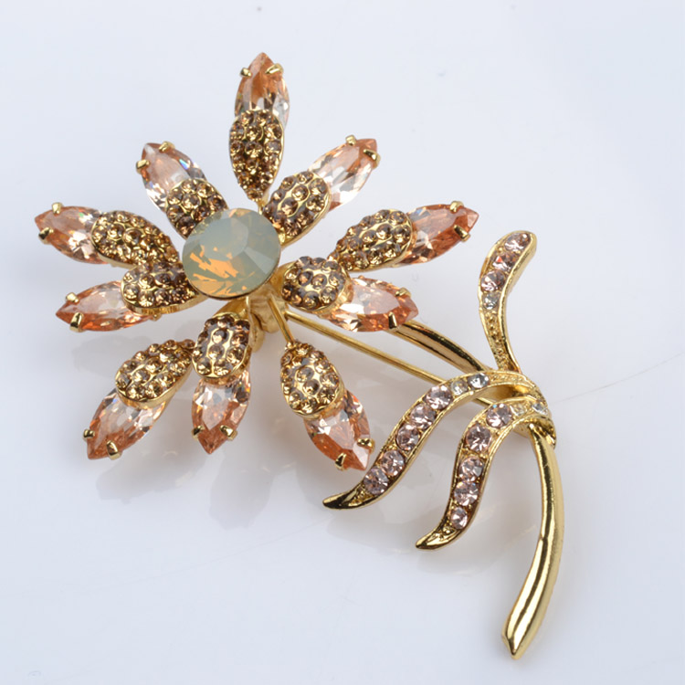 Brooch with rhinestone