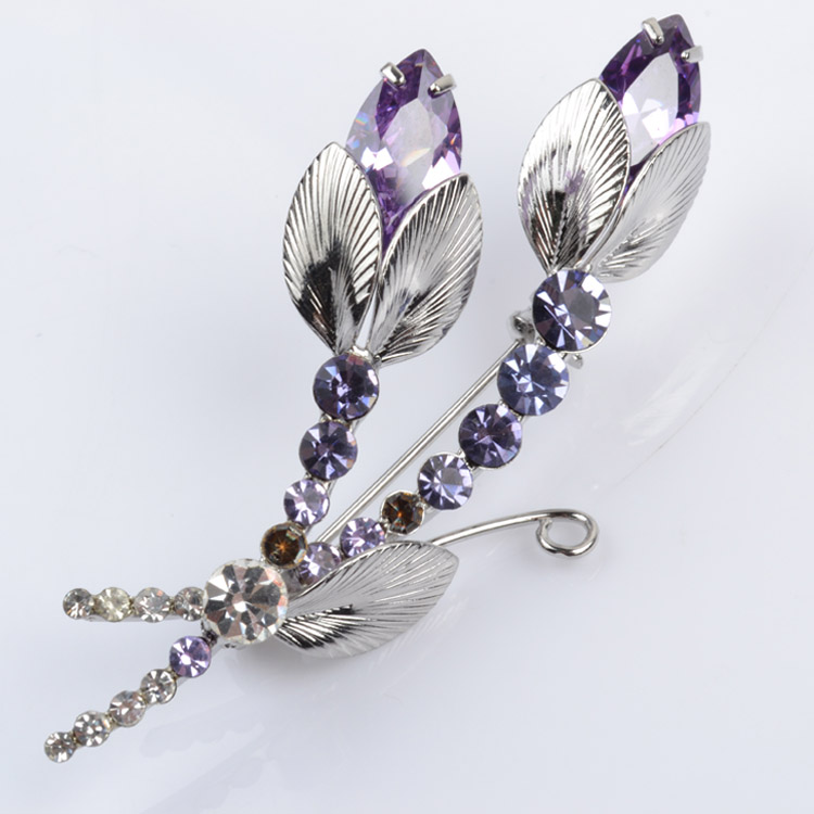 Brooch with rhinestone