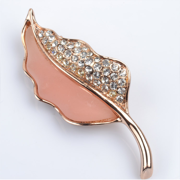 Brooch with rhinestone