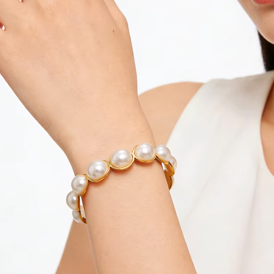 Fashionable Stainless Steel Bracelet Titanium Steel and Pearl Elegant and Non-fading High-end Bracelet for Women Party Gift