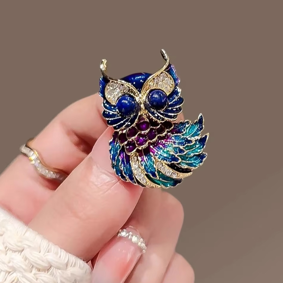 Wholesale Adorable Enamel Painted Owl Alloy Brooch Stylish Accessory for Men Women High-End Flower Pin Wedding Engagement