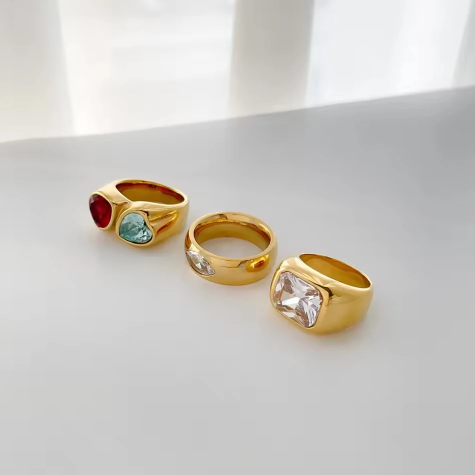 OEM Custom Jewelry Titanium Steel Plated 18K Gold Two-Color Peach Heart Zircon Ring Square Zircon Tr
