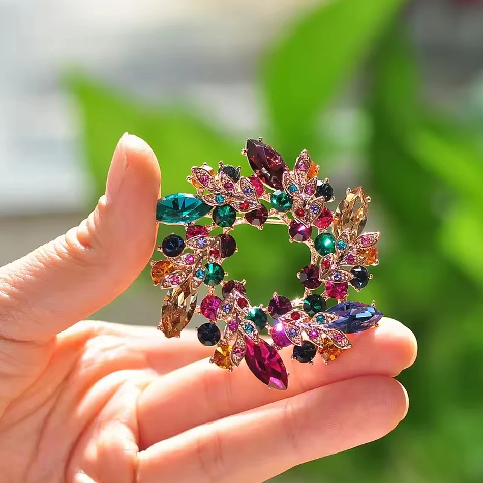 Custom Made Crystal Brooch Pin Plated Zinc Alloy with Rhinestone Diamond Coral-for Wedding Party Eng