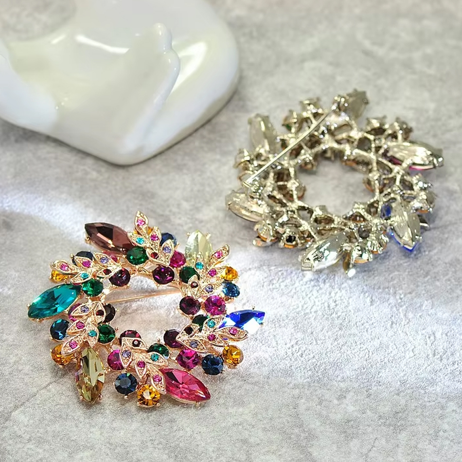 Custom Made Crystal Brooch Pin Plated Zinc Alloy with Rhinestone Diamond Coral-for Wedding Party Engagement or Gift