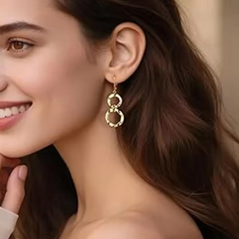 OEM Custom Jewelry Fashion Alloy Stud Earrings Drop Earrings for Women for Party Dating Daily Hoop E